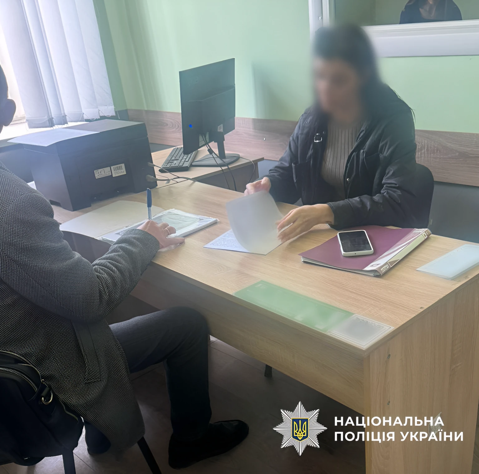Мільйон на крові: на Черкащині банківська працівниця обікрала бабусю загиблого героя
