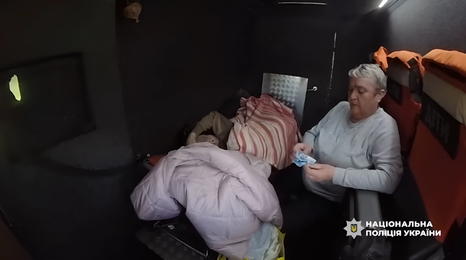 Поліцейські «Білого янгола» вивезли тяжкохворого мешканця з-під обстрілів на Сумщині