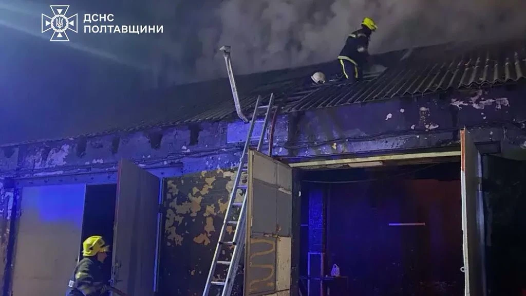 Рятувальники Кременчука відстояли складську будівлю під час пожежі