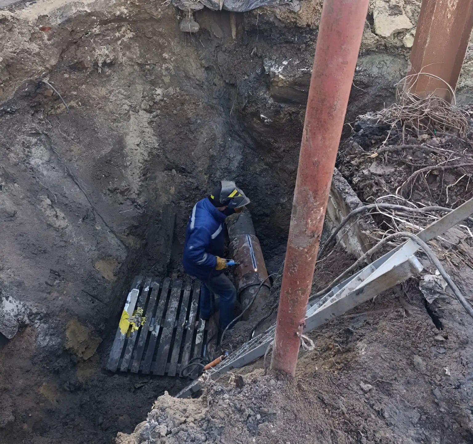 Ремонт у розпалі: як сумські комунальники рятували систему водовідведення на Хіммістечку