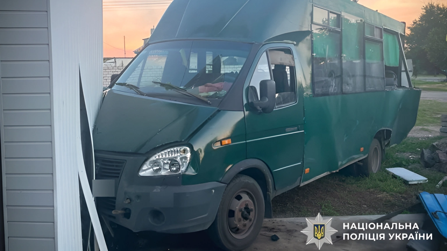 Двоє жінок постраждали у зіткненні вантажівки з маршруткою на Полтавщині