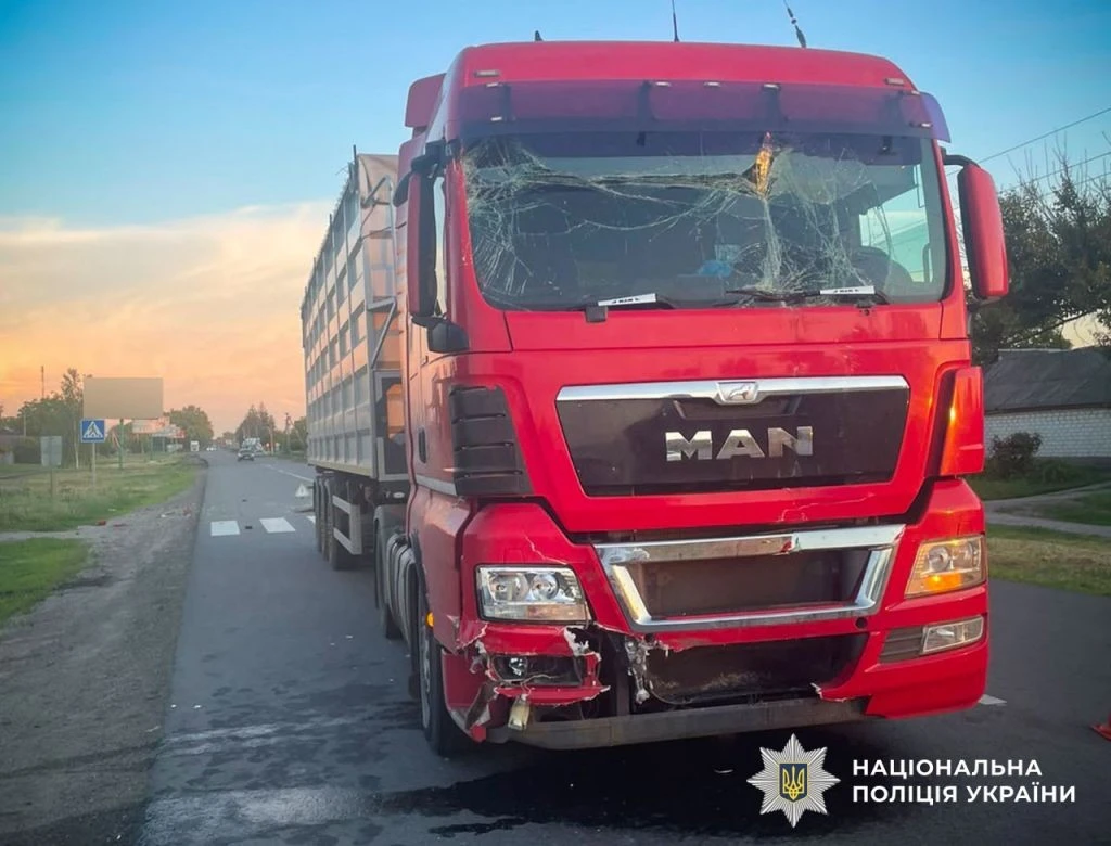 Двоє жінок постраждали у зіткненні вантажівки з маршруткою на Полтавщині