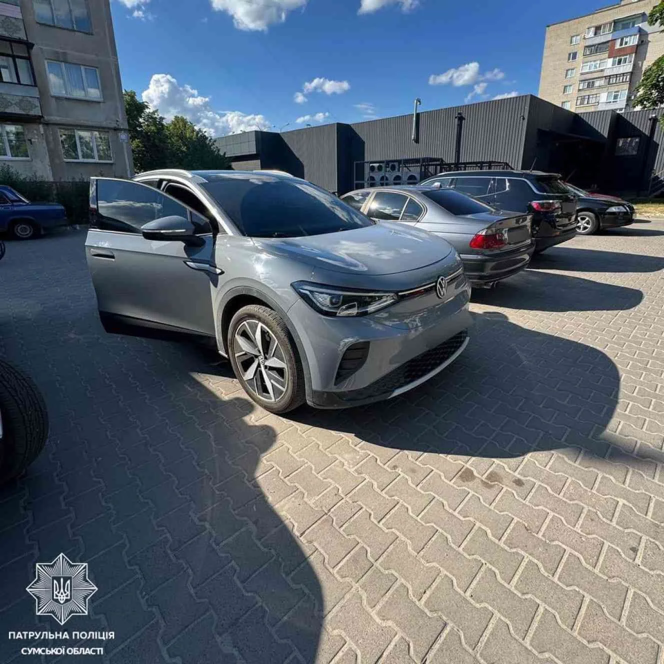 У Сумах безправний водій протаранив авто та зник з місця події