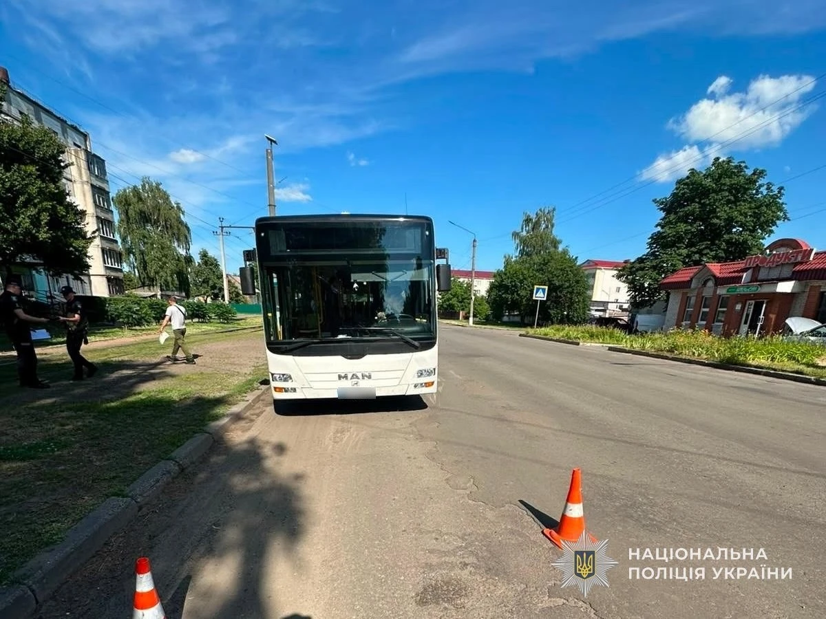 Автобусна аварія у Конотопі: постраждала пенсіонерка