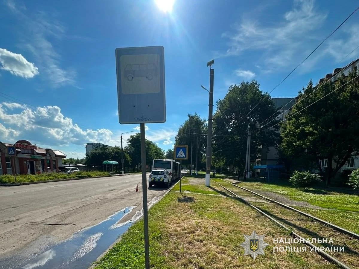Автобусна аварія у Конотопі: постраждала пенсіонерка